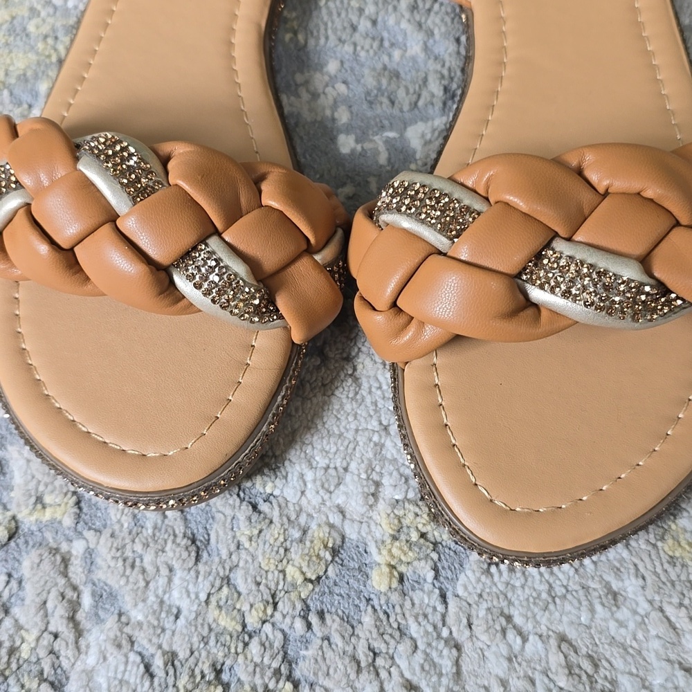 Via Rosa Caramel Elegant Tan Sandals with Gold Accents - Picture 3 of 10